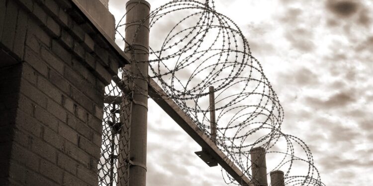 Αστυνομική επιχείρηση στις φυλακές Τρικάλων - Κατασχέθηκαν μαχαίρια και κινητά