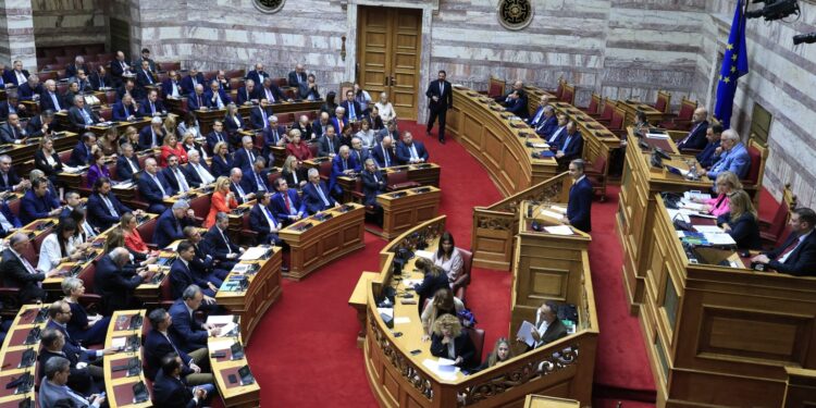 Βουλή: Ψηφίσθηκε με 160 ψήφους το φορολογικό νομοσχέδιο