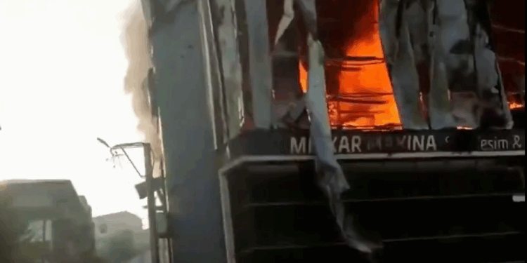 Τουρκία: Μεγάλη πυρκαγιά σε αποθήκη αρωματοποιίας στην επαρχία Κοτζαέλι - Έξι νεκροί