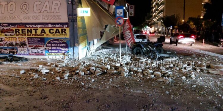 Αναστάτωση στα Χανιά: Κατέρρευσε μπαλκόνι στο κέντρο της πόλης