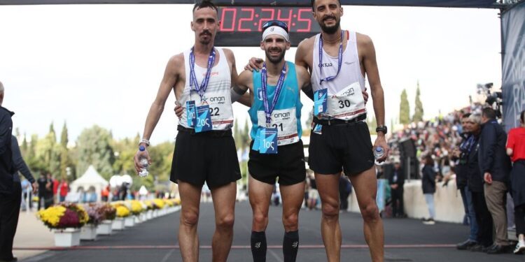 42ος Αυθεντικός Μαραθώνιος Αθήνας 2025: Πρώτος ο Παναγιώτης Καραΐσκος με δύο ώρες και 20 λεπτά