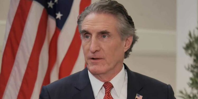 Συνέντευξη του Αμερικανού υπουργού Εσωτερικών, Νταγκ Μπέργκαμ, στο ΕΡΤnews: "Η Ελλάδα «κλειδί» για τον ενεργειακό απεγκλωβισμό της Ευρώπης από τη Ρωσία"