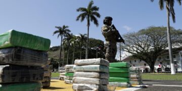 Παναμάς: Οι Αρχές ανακοίνωσαν την κατάσχεση 12 τόνων κοκαΐνης μέσα σε πλοίο με προορισμό τις ΗΠΑ