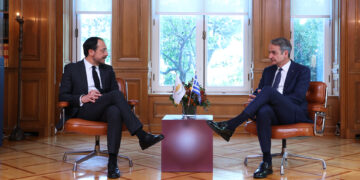 Συνάντηση Μητσοτάκη με Χριστοδουλίδη στο μέγαρο Μαξίμου: «Σημαντικό Ελλάδα και Κύπρος να μπορούμε να συντονιζόμαστε»