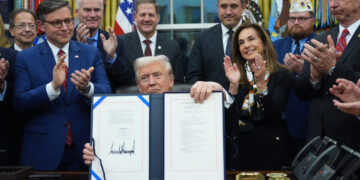 ΗΠΑ: Ο Τραμπ υπέγραψε το νομοσχέδιο για τον τερματισμό του κυβερνητικού shutdown