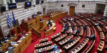 Ομαδικά πυρά της αντιπολίτευσης για τη συνάντηση Μητσοτάκη – Χριστοδουλίδη