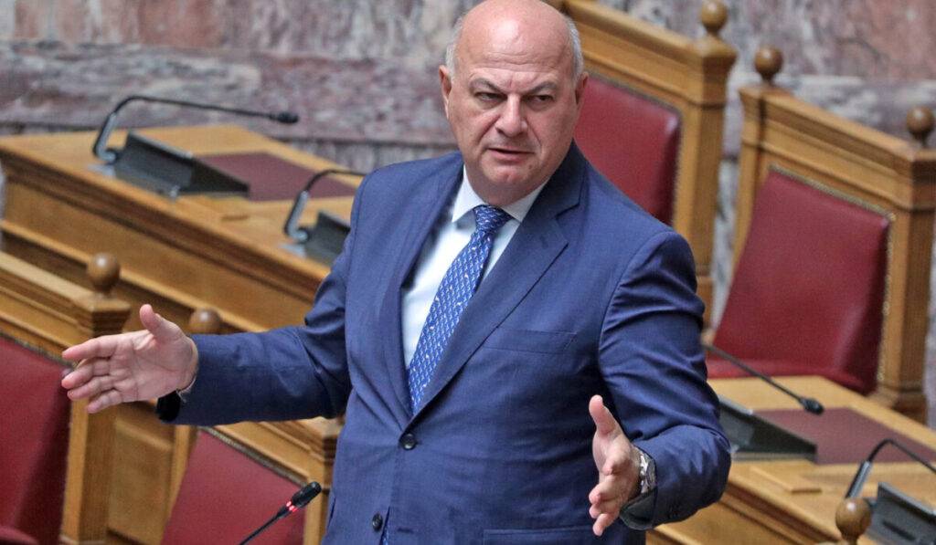 Προειδοποίηση Κώστα Τσιάρα στη Βουλή: "Κίνδυνος για τα αγροτικά προϊόντα, εάν προχωρήσουν οι εμβολιασμοί"