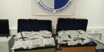 Συνελήφθησαν στο αεροδρόμιο «Ελ. Βενιζέλος» δύο αλλοδαποί για εισαγωγή 44 κιλών κάνναβης