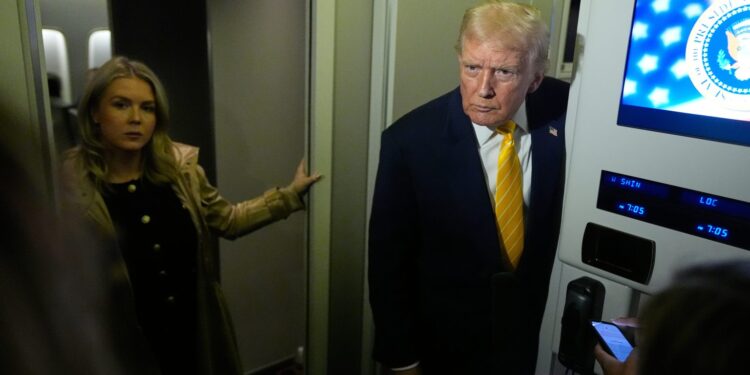 O Ντόναλντ Τραμπ επιμένει ότι οι ΗΠΑ θα πραγματοποιήσουν πυρηνικές δοκιμές, όπως κάνουν κι άλλες χώρες