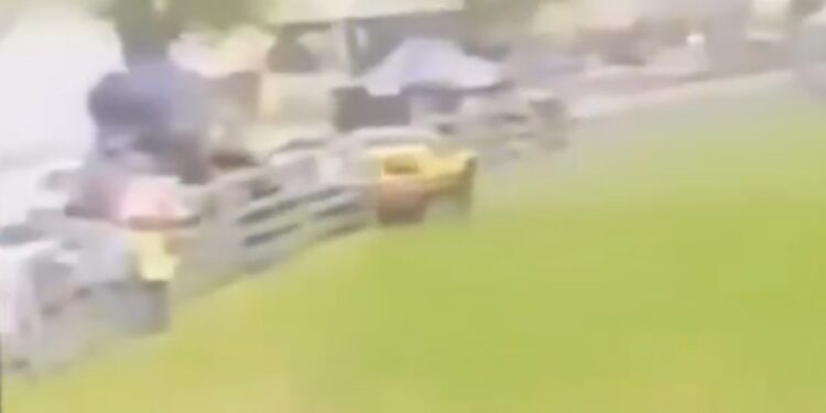 Αυστραλία: Αυτοκίνητο έπεσε πάνω σε θεατές σε αγώνα επίδειξης στην πόλη Γουάλτσα - Εννέα τραυματίες