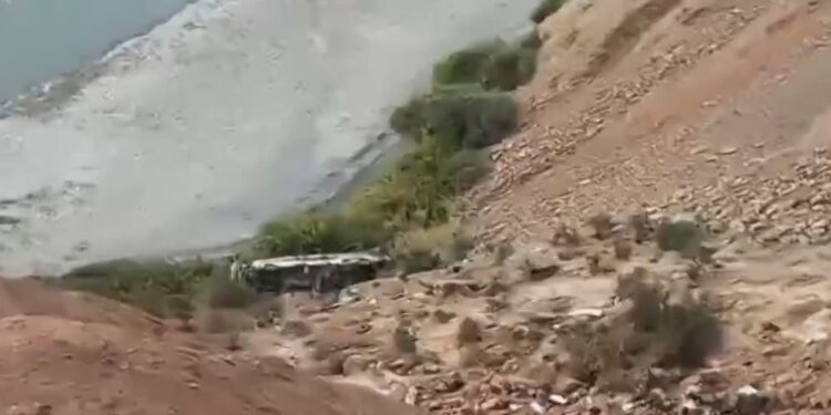 Εκουαδόρ: Ανατροπή λεωφορείου στην περιοχή Σιμιατούγκ - Τουλάχιστον 12 νεκροί και 10 τραυματίες