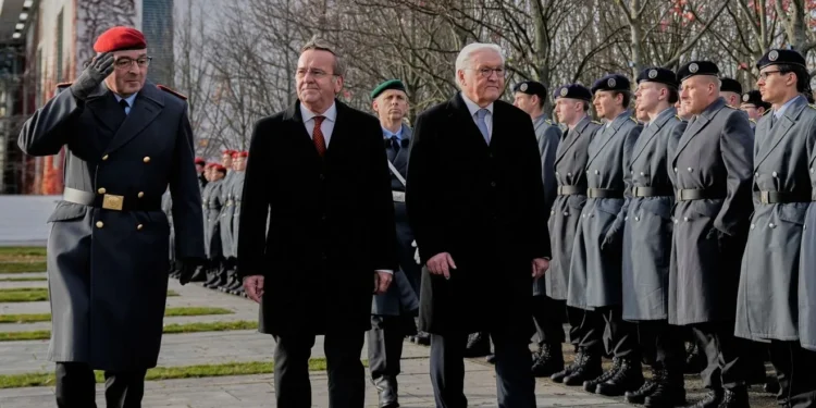 Γερμανός υπουργός Άμυνας, Μπόρις Πιστόριους: "Η Ευρώπη ίσως έζησε το τελευταίο ειρηνικό καλοκαίρι. Πιθανή σύγκρουση NATO με Ρωσία πριν το 2029"
