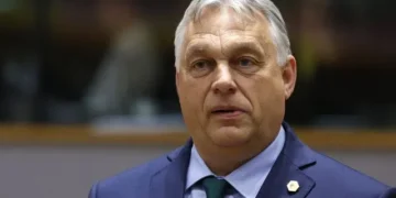 Όρμπαν για νέα στρατιωτική βοήθεια στην Ουκρανία: “Σαν να δίνεις ένα κιβώτιο βότκα σε αλκοολικό”