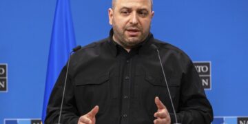 Ουκρανία: Φήμες ότι στο σκάνδαλο με τις μίζες εμπλέκεται και ο πρώην υπ. Άμυνας Ουμερόφ - Δεν επέστρεψε από ταξίδι εκτός Ουκρανίας