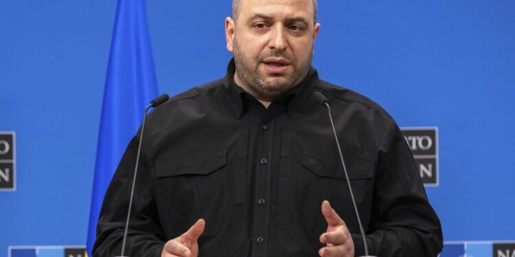 Ουκρανία: Φήμες ότι στο σκάνδαλο με τις μίζες εμπλέκεται και ο πρώην υπ. Άμυνας Ουμερόφ - Δεν επέστρεψε από ταξίδι εκτός Ουκρανίας