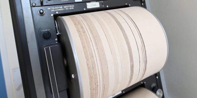 Μπαράζ μετασεισμών μετά τα 4,6 Ρίχτερ στην Σκύρο