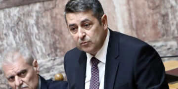 Βουλή: Διαβιβάστηκε στη Βουλή η δικογραφία κατά Μυλωνάκη μετά τη μηνυτήρια αναφορά που κατέθεσε ο Κώστας Βαξεβάνης