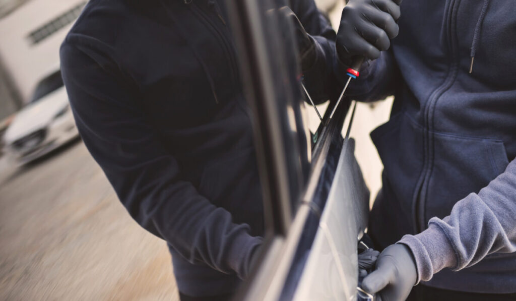 Γλυφάδα: Συνελήφθη 42χρονος αλλοδαπός που έκανε 24 διαρρήξεις οχημάτων