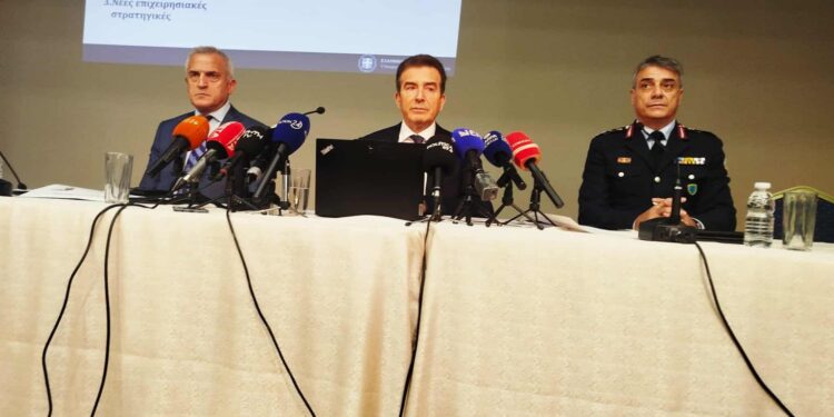 Συνέντευξη Τύπου Χρυσοχοΐδη στο Ρέθυμνο: "Δεν θα επιτρέψουμε να κάνουν κουμάντο στο νησί οι τοπικές μαφίες και οι νταήδες"