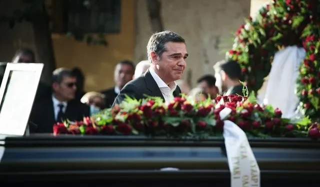 Ο Αλ. Τσίπρας αποχαιρετά τον Φλαμπουράρη: “Αλέκο, σε ευχαριστώ για όσα μας έδωσες”