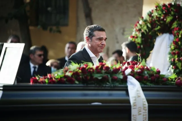 Ο Αλ. Τσίπρας αποχαιρετά τον Φλαμπουράρη: “Αλέκο, σε ευχαριστώ για όσα μας έδωσες”