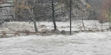 Σφοδρή κακοκαιρία στην Καστοριά – Πέντε κτηνοτρόφοι εγκλωβίστηκαν στο χωριό του Γράμμου