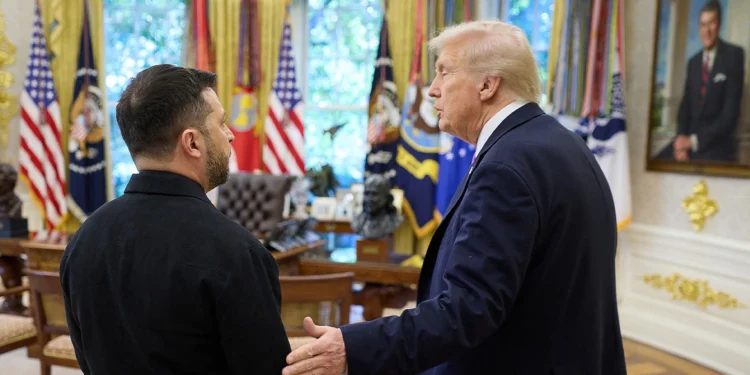 Οι ΗΠΑ πιέζουν τον Ζελένσκι να υπογράψει το σχέδιο Τραμπ μέχρι τις 27 Νοεμβρίου - Κίεβο και Βρυξέλλες "φωνάζουν" ότι είναι καθ' υπαγόρευση της Μόσχας