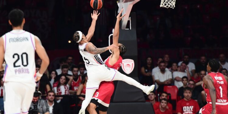 Euroleague: Ο Ολυμπιακός νίκησε 98-86 την Παρί στο ΣΕΦ και έφτασε στο 8-4