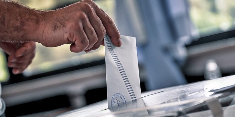 Δημοσκόπηση MRB: Δύο στους τρεις πολίτες θα ψήφιζαν νέο κόμμα – Πόσοι θα ψήφιζαν κόμμα Καρυστιανού, Τσίπρα, Σαμαρά