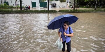 Φονικές πλημμύρες στο Βιετνάμ - Τουλάχιστον 90 νεκροί