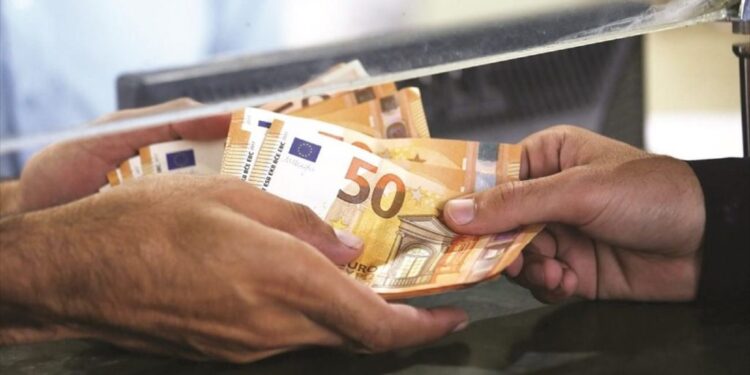 Σήμερα καταβάλλεται στους συνταξιούχους η ενίσχυση των 250 ευρώ – Την Παρασκευή η επιστροφή ενοικίου