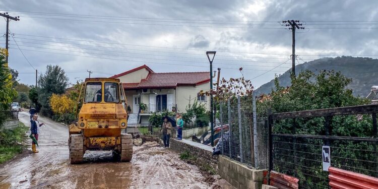 Σοβαρά προβλήματα από την κακοκαιρία σε Κέρκυρα, Άρτα, Ιωάννινα και Πρέβεζα, με κατολισθήσεις και πλημμύρες