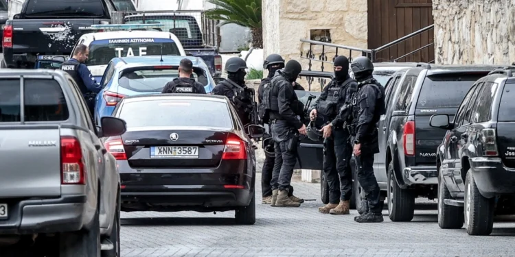 Βορίζια: Ένταση στο νεκροταφείο, όπου συναντήθηκαν συγγενείς των δύο νεκρών