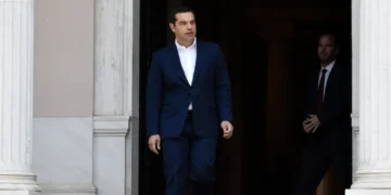 Βιβλίο Αλέξη Τσίπρα: Τι λέει για τρεις πρώην πρωθυπουργούς της χώρας, την Ανγκελα Μέρκελ, Βαρουφάκη, Κωνσταντοπούλου, Κασσελάκη και Πολάκη