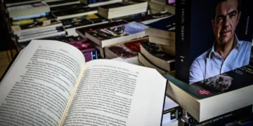 Κυκλοφόρησε η «Ιθάκη» του Αλέξη Τσίπρα: Οι πρώτες αντιδράσεις