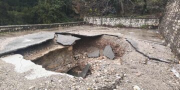 Μεγάλες ζημιές στο οδικό δίκτυο και σε τρεις γέφυρες στα Τζουμέρκα -Αποκλείστηκαν χωριά