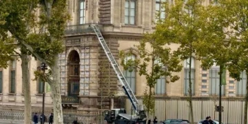 Γαλλία: 4 νέες συλλήψεις για την κινηματογραφική ληστεία στο Λούβρο