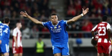 Champions League: Η Ρεάλ νίκησε τον μαχητικό Ολυμπιακό 4-3 στο Καραϊσκάκη με τέσσερα γκολ του καταπληκτικού Εμπαπέ