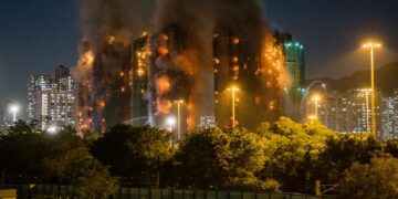 Χονγκ Κονγκ: Μεγάλη πυρκαγιά σε ουρανοξύστες - 44 νεκροί και εκατοντάδες οι αγνοούμενοι