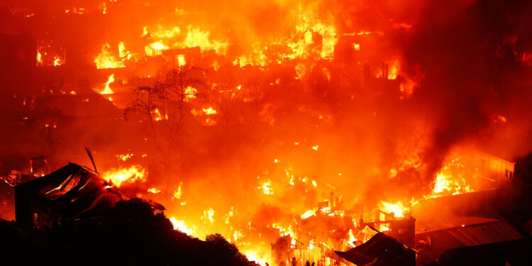 Μπαγκλαντές: Μεγάλη πυρκαγιά σε παραγκούπολη - Χιλιάδες άνθρωποι έμειναν άστεγοι