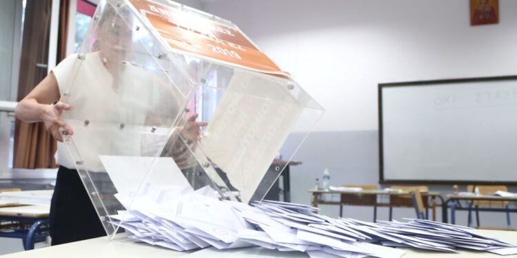 Δημοσκόπηση GPO: Μπροστά με 25,2% η ΝΔ, δεύτερο το ΠΑΣΟΚ με 12,6% - 7 στους 10 κρίνουν αρνητικά την κυβέρνηση – Αύξηση 2,4% στο «κόμμα Τσίπρα» μετά το βιβλίο