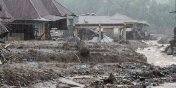 Ινδονησία: 84 οι νεκροί από τις πλημμύρες και τις κατολισθήσεις στη Σουμάτρα