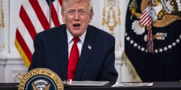 Ο Τραμπ ανακοίνωσε ότι κλείνει τον εναέριο χώρο πάνω από τη Βενεζουέλα