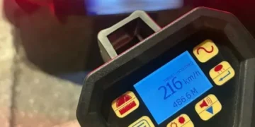 Συνελήφθη 56χρονος ιδιοκτήτης γνωστής αλυσίδας φούρνων που έτρεχε στη Λ. Βουλιαγμένης με 216 χλμ./ώρα