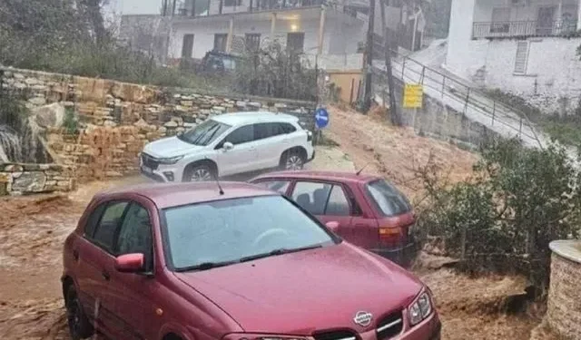 Μεγάλες ζημίες στη Θάσο από την κακοκαιρία “Adel” – Παρασύρθηκαν αυτοκίνητα, καταστράφηκαν δρόμοι