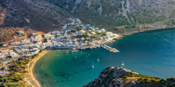 Σίφνος Ακτοπλοϊκά: Το Πιο Όμορφο Ταξίδι προς Ένα Κυκλαδίτικο Κόσμημα