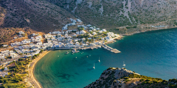 Σίφνος Ακτοπλοϊκά: Το Πιο Όμορφο Ταξίδι προς Ένα Κυκλαδίτικο Κόσμημα