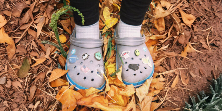 Άνεση Χωρίς Εποχές: Πώς τα Χειμωνιάτικα Crocs Αλλάζουν τους Κανόνες