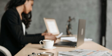 Από τη Θεωρία στη Θεραπευτική Πράξη: Το Μεταμορφωτικό Ταξίδι ενός Μεταπτυχιακού στην Κλινική Ψυχολογία