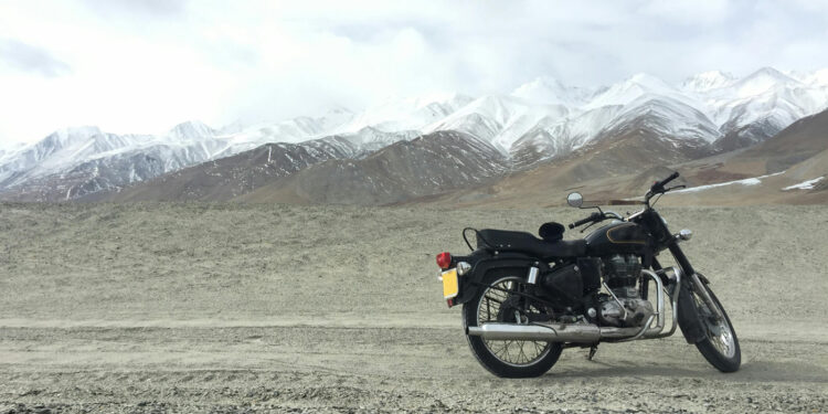 Η Μοτοσυκλέτα σου, ο Καθρέφτης σου: Πώς τα Αξεσουάρ Μεταμορφώνουν μια Μηχανή σε Δική σου